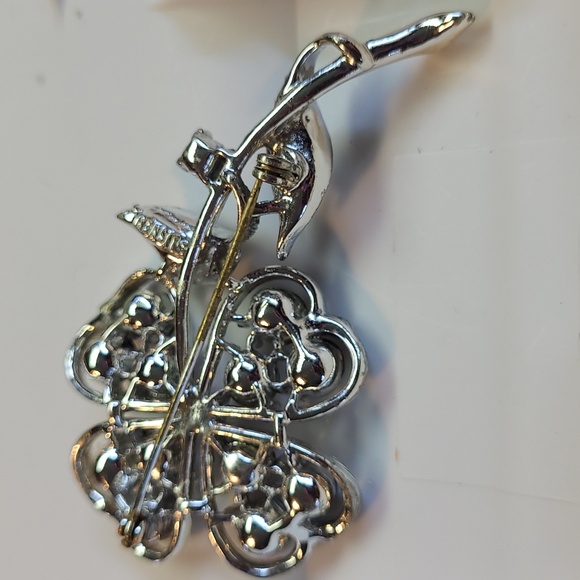 Lister flower brooch - Picture 2 of 3